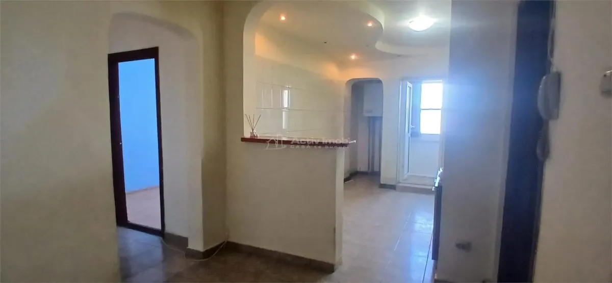 Apartament de vanzare 3 camere Bulevardul Unirii Micro 6 - foto 3