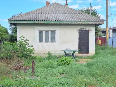 Casa batraneasca  100 mp, teren 4100 mp, zona Izvoare - Bacau