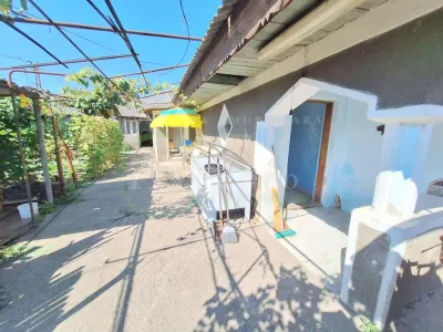 Teren 371 mp curti constructii+casa 5 camere si anexe, zona Izvoare - Bacau