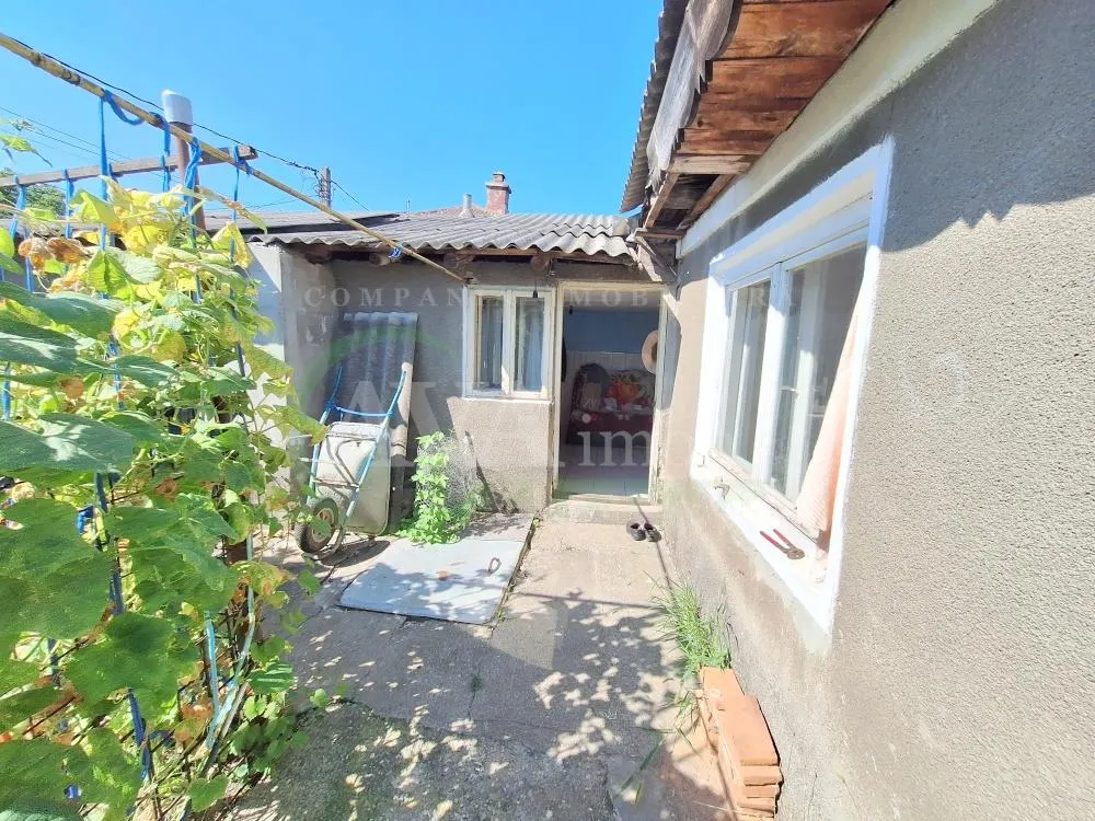 Teren 371 mp curti constructii+casa 5 camere si anexe, zona Izvoare - foto 11
