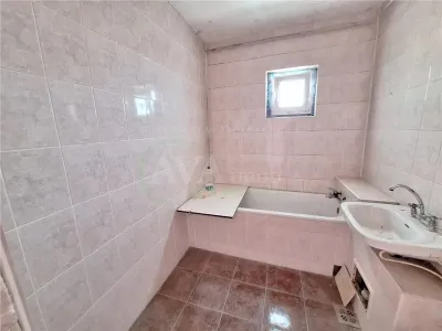 Apartament 3 camere decomandat Mioritei-Bacau - foto 11