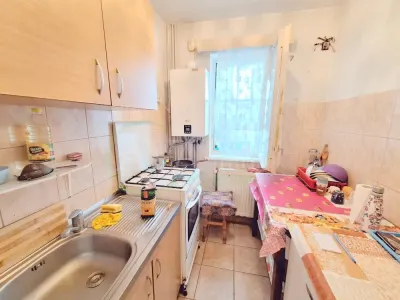 Apartament 3 camere decomandat ona Bazinul de Inot - Bacau
