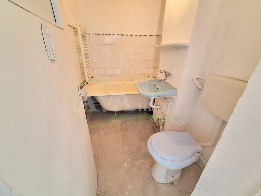 Apartament 2 semidecomandate, cu centrala, zona Cora - foto 11