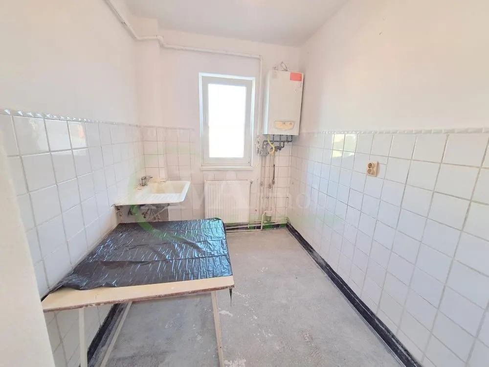 Apartament 2 semidecomandate, cu centrala, zona Cora - foto 17