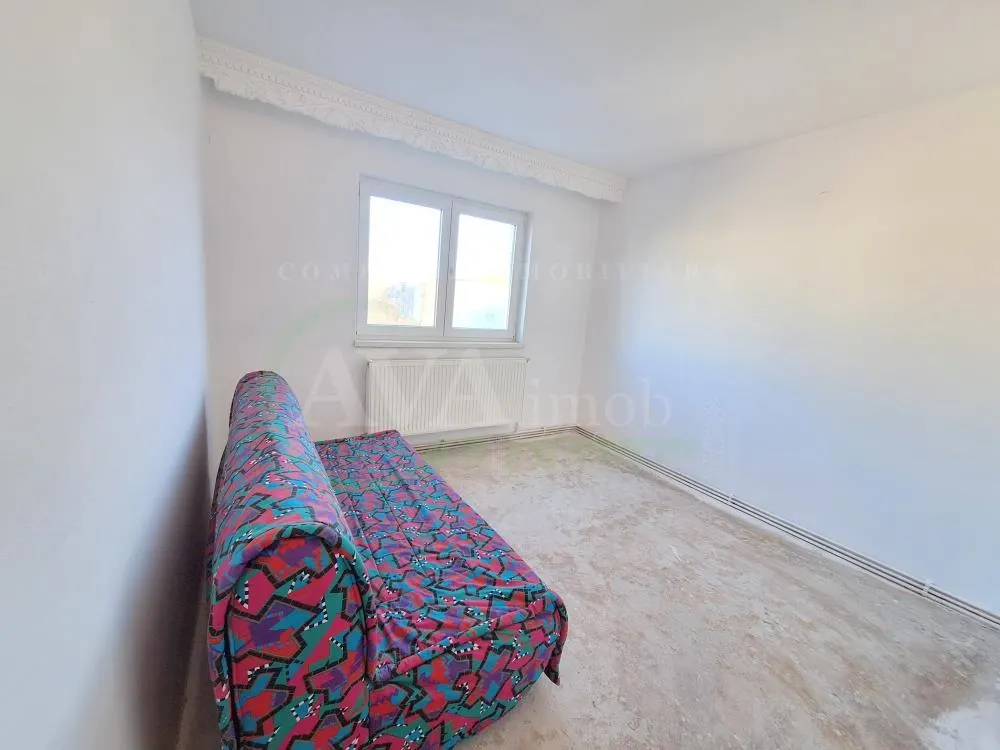 Apartament 2 semidecomandate, cu centrala, zona Cora - foto 3