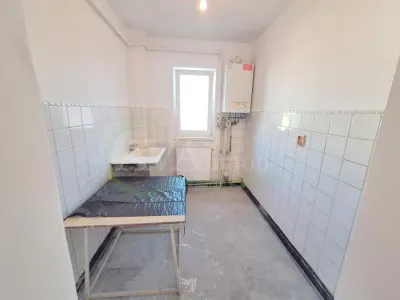 Apartament 2 semidecomandate, cu centrala, zona Cora - foto 5