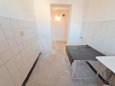 Apartament 2 semidecomandate, cu centrala, zona Cora - foto 6