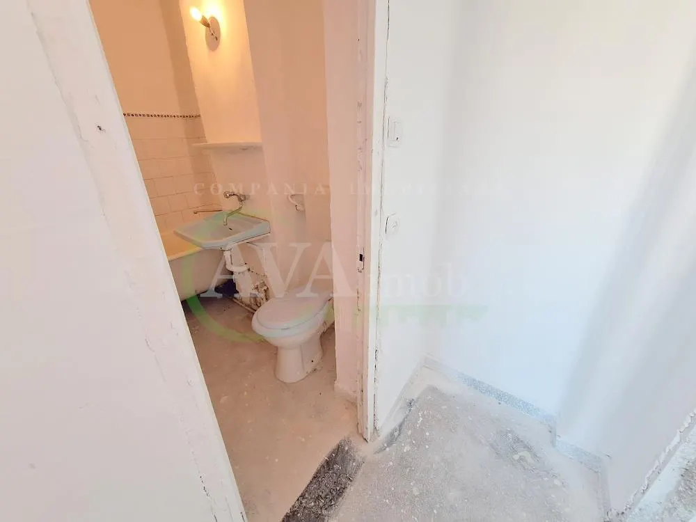 Apartament 2 semidecomandate, cu centrala, zona Cora - foto 10