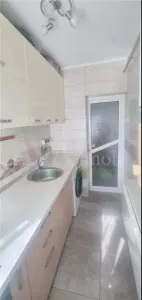 Apartament 3 camere nedecomandat, zona Milcov - foto 16