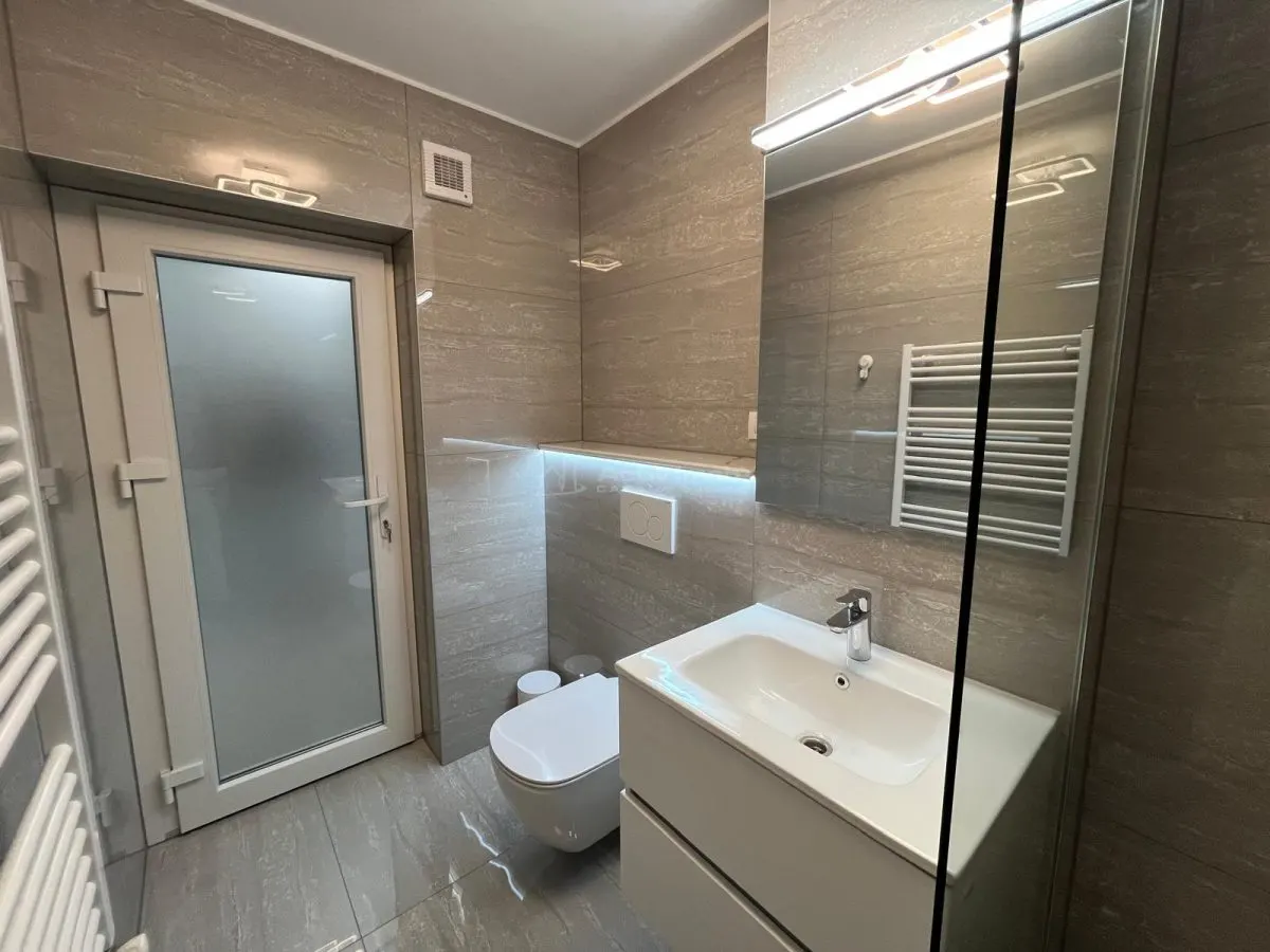 Lugoj, Apartament De Lux La Cheie, 1 Cam.,  43 Mp. et 3, Malul Timișului Langa Gelaterie - foto 24