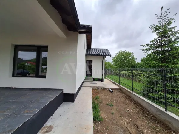 Casă 4 camere Bacău - poza 2
