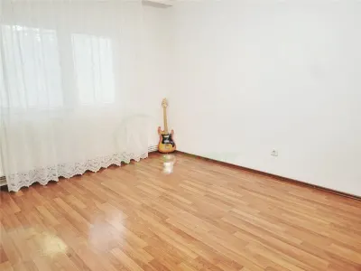 Apartament 3 camere semidecomandate, zona Mioritei - Bacau