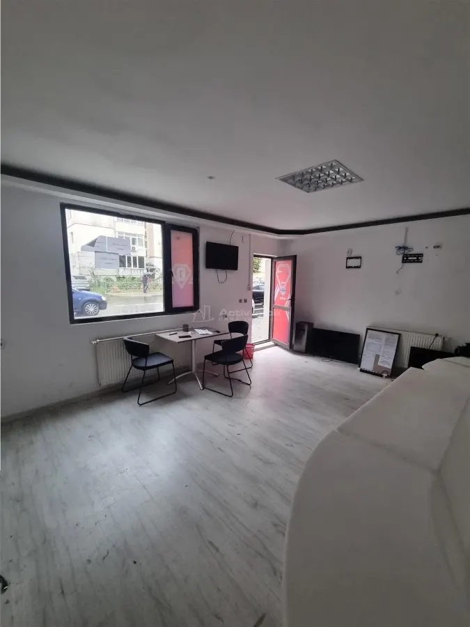 Spatiu comercial si teren stra.Bucuresti langa C.E.C - foto 1