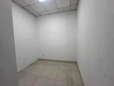 LUGOJ, DE INCHIRIAT – SPATIU COMERCIAL CENTRAL, 95 MP,  (LANGA POLITIE) - foto 17