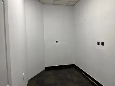 LUGOJ, DE INCHIRIAT – SPATIU COMERCIAL CENTRAL, 95 MP,  (LANGA POLITIE) - foto 35