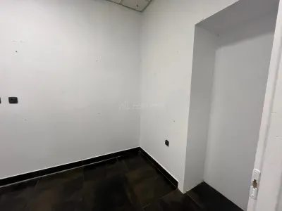 LUGOJ, DE INCHIRIAT – SPATIU COMERCIAL CENTRAL, 95 MP,  (LANGA POLITIE) - foto 37