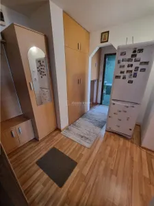 Apartament 2 cam decomandat renovat si mobilat zona 800 - foto 1