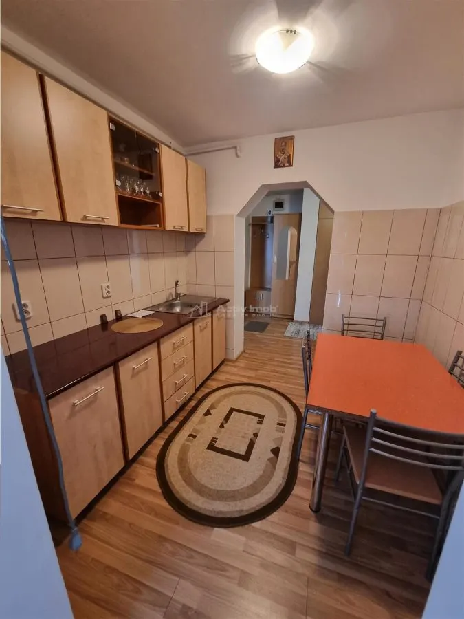 Apartament 2 cam decomandat renovat si mobilat zona 800 - foto 6