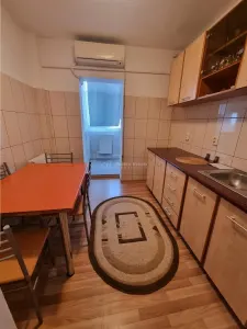 Apartament 2 cam decomandat renovat si mobilat zona 800 - foto 7