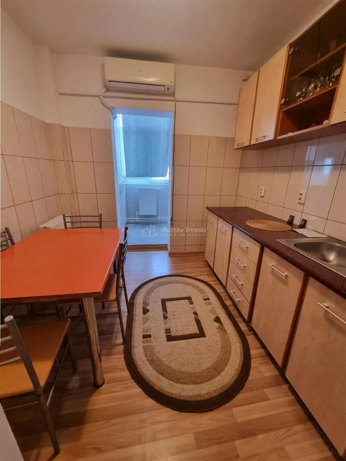 Apartament 2 cam decomandat renovat si mobilat zona 800 - foto 7