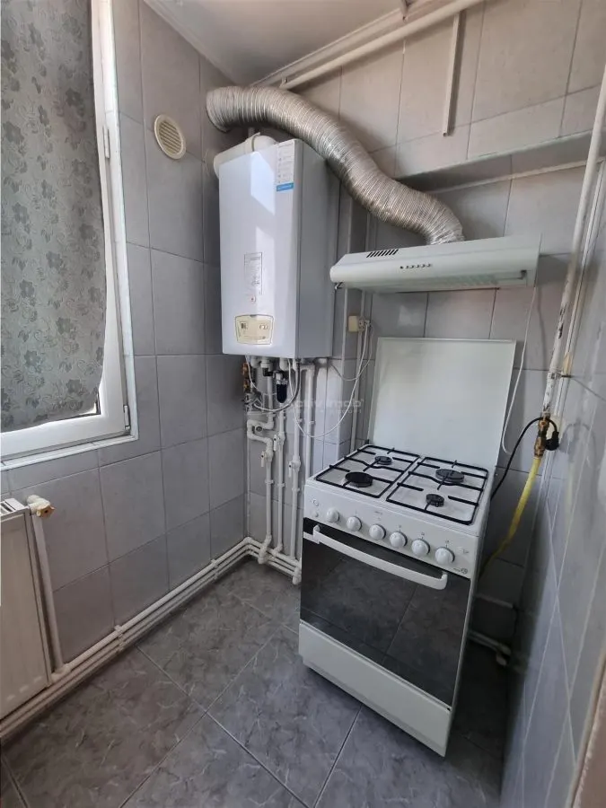 Apartament 2 cam decomandat renovat si mobilat zona 800 - foto 9