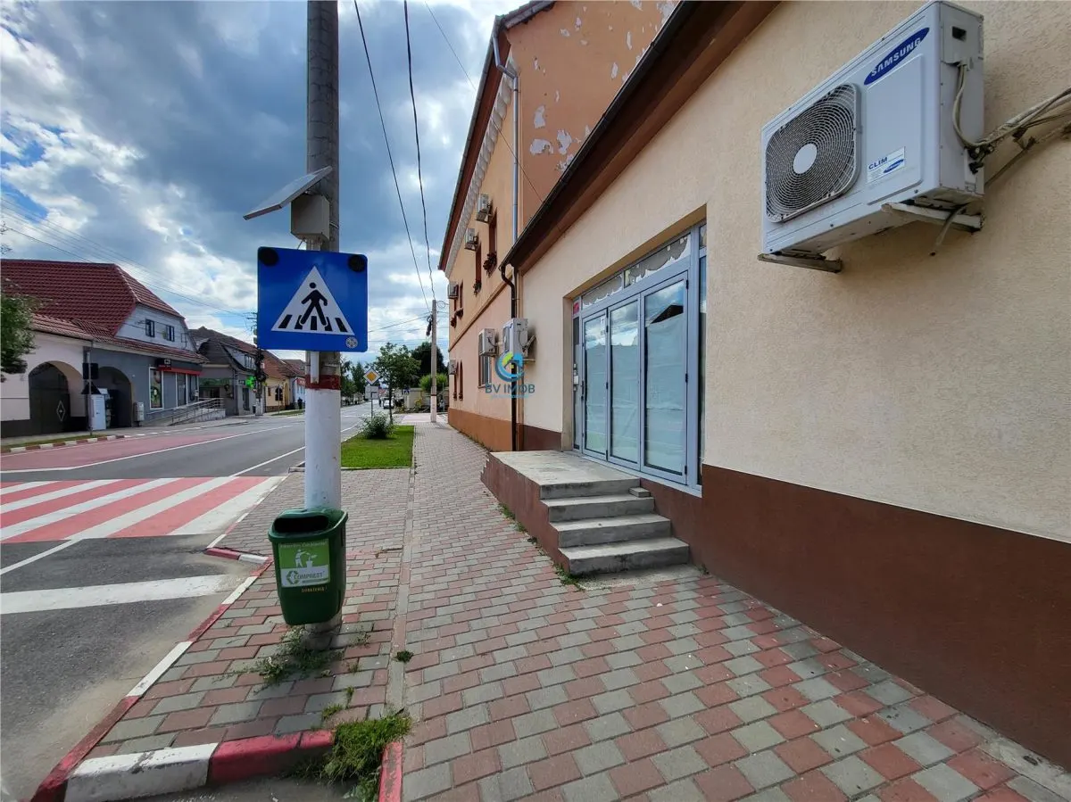 Vanzare spatiu comercial, Ghimbav, Central langa Primarie, vitrina - foto 14