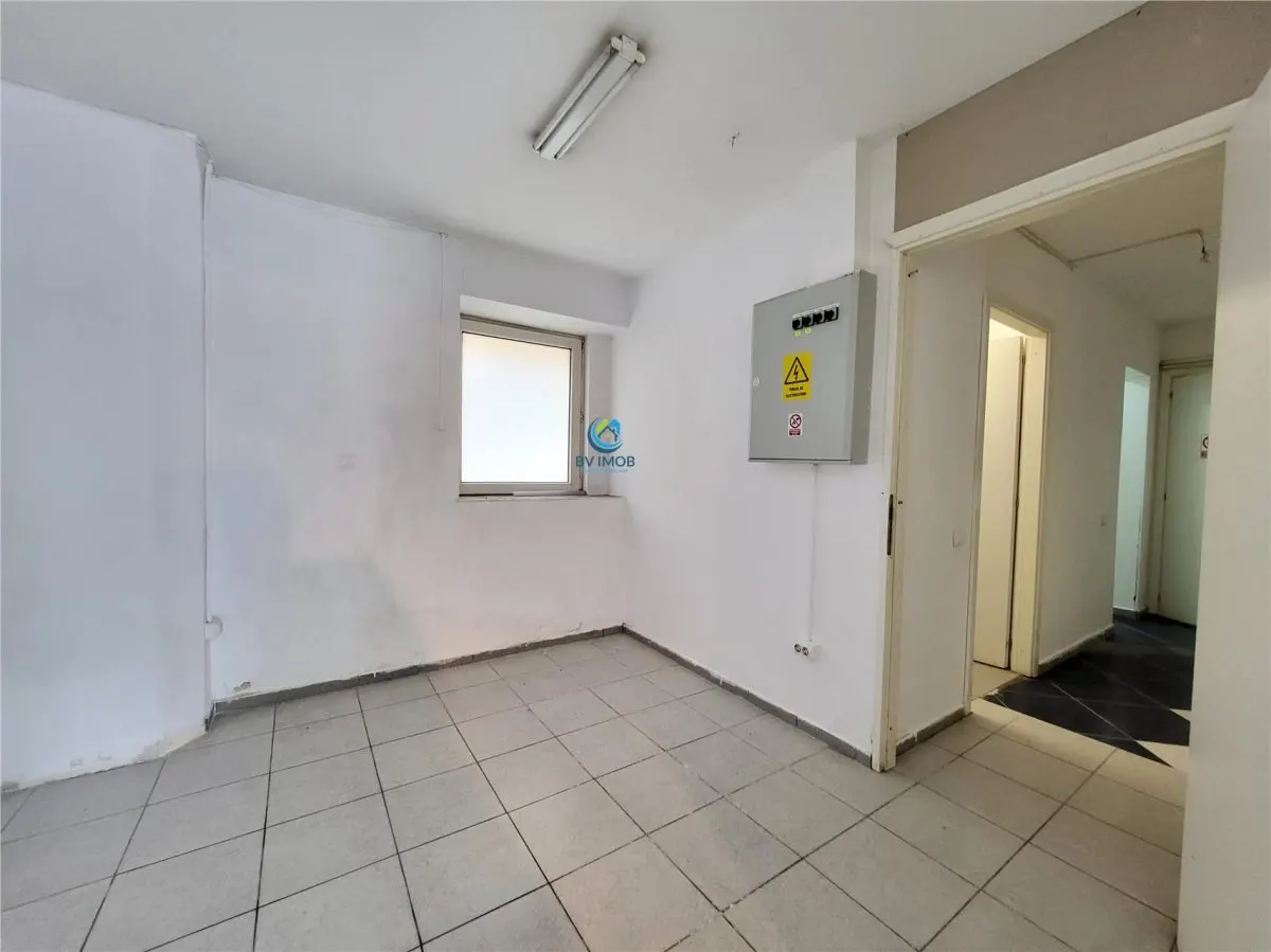 Vanzare spatiu comercial, Ghimbav, Central langa Primarie, vitrina - foto 17