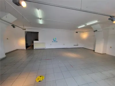 Vanzare spatiu comercial, Ghimbav, Central langa Primarie, vitrina - foto 3
