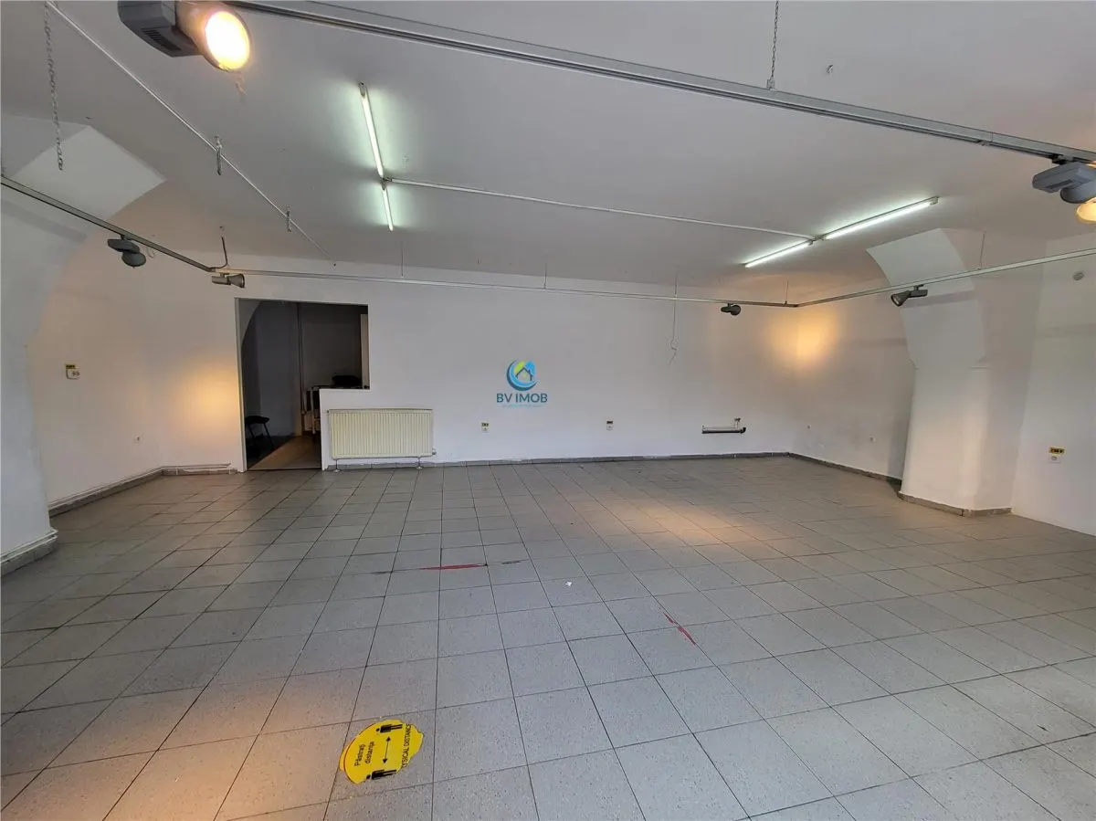 Vanzare spatiu comercial, Ghimbav, Central langa Primarie, vitrina - foto 3
