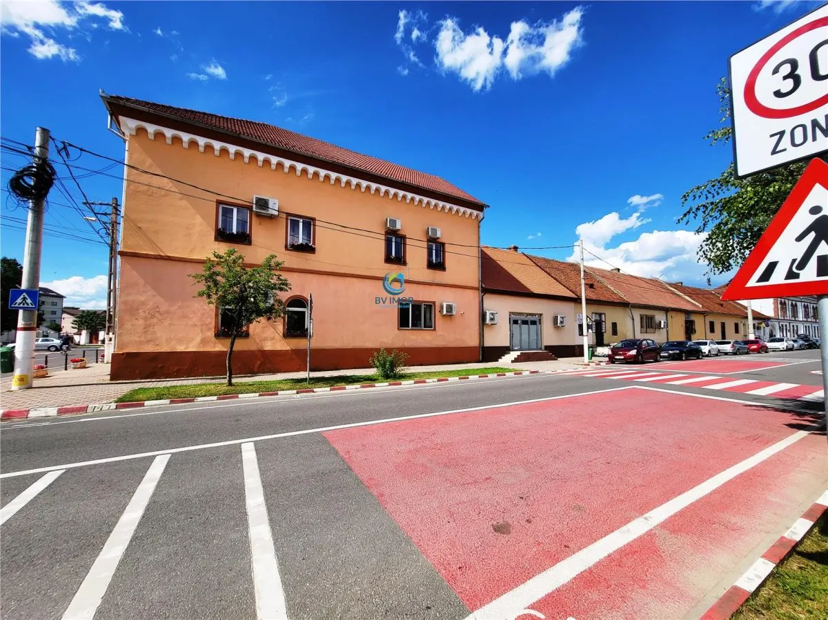 Vanzare spatiu comercial, Ghimbav, Central langa Primarie, vitrina - foto 24