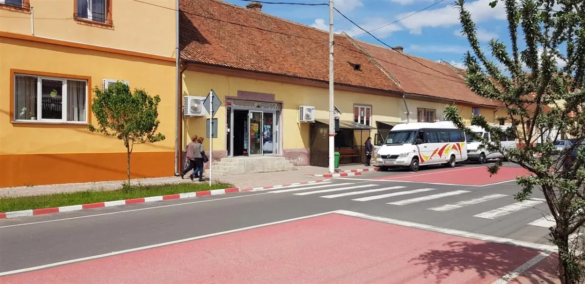 Vanzare spatiu comercial, Ghimbav, Central langa Primarie, vitrina - foto 10