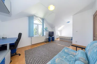 Vanzare casa imbratisata de natura in zona Bunloc, teren 445 mp - foto 6