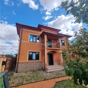 Casa Vila si curte  in Poroschia - Poroschia