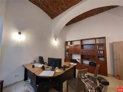 PRET REDUS! Apartament ultracentral, pentru locuit sau birou - Arad