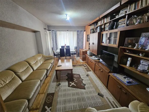 Apartament 3 camere Reșița - poza 1