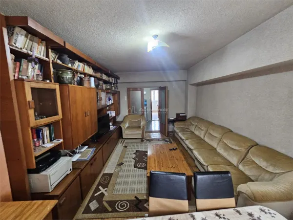 Apartament 3 camere Reșița - poza 3