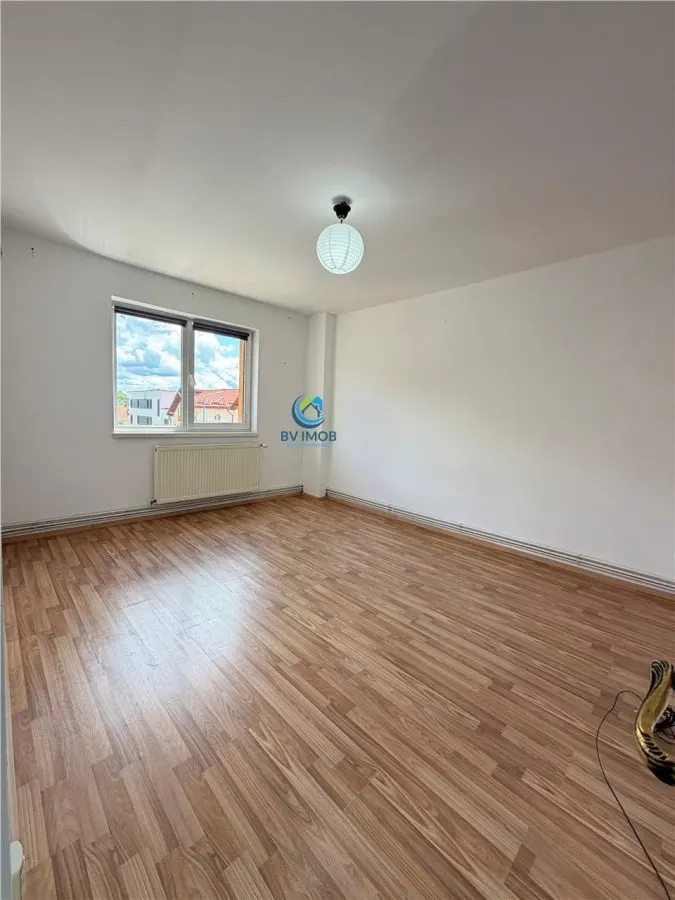 Vanzare apartament 2 camere decomandat, Grivitei, etajul 2, insorit - foto 2