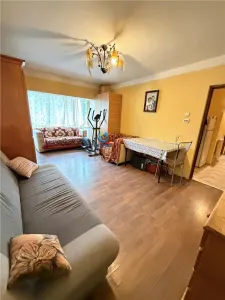 Vanzare apartament 2 camere decomandat, etaj 1, intrare Racadau - Brasov