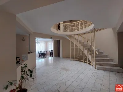 Casa cu 13 camere, pentru activitati diverse, in Micalaca - foto 3