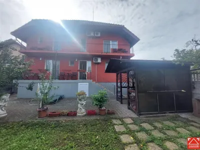Casa cu 10 camere pentru pensiune sau locuit - Arad