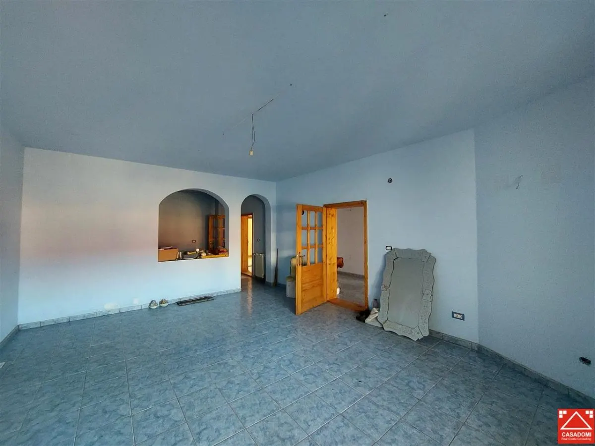 Imobil D+P+2E+M, zona Poetului, integral sau partial - foto 2