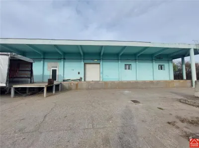 Hala cu rampa din beton, 410 mp sau 860 mp de inchiriat - Arad