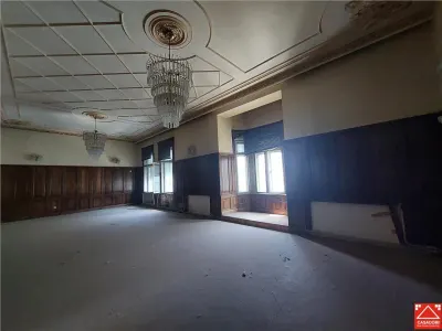 Cladire ultracentrala cu curte privata, pentru activitati diverse - foto 8