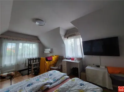 PRET REDUS! Casa din caramida, Gradiste, zona excelenta - foto 12