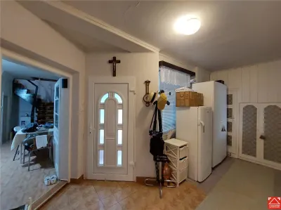 PRET REDUS! Casa din caramida, Gradiste, zona excelenta - foto 16