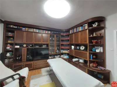 PRET REDUS! Casa din caramida, Gradiste, zona excelenta - foto 4