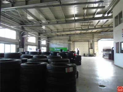 Hala in apropiere de aeroport si autostrada - foto 4