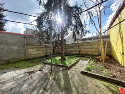 PRET REDUS! Casa cu spatiu comercial, zona Intim - foto 2