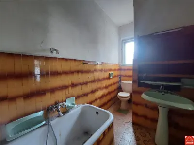 PRET REDUS! Casa cu spatiu comercial, zona Intim - foto 11