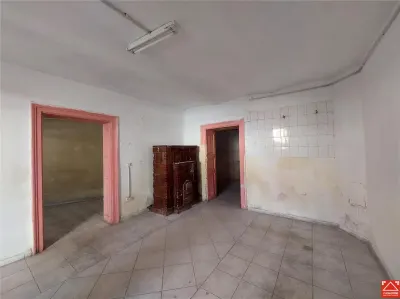 PRET REDUS! Casa cu spatiu comercial, zona Intim - foto 12